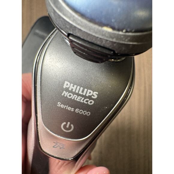 Philips Norelco 6000 Shaver Trimmer S6540 Handle Charger & Case - Picture 2 of 7